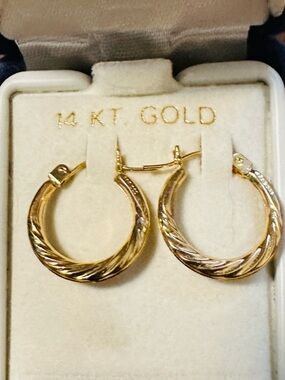 14k Gold Vintage Twisted Hoop Earrings New in Box